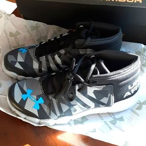 Boys Youth Under Armour BGS X Camo Destroyer Sneakers New